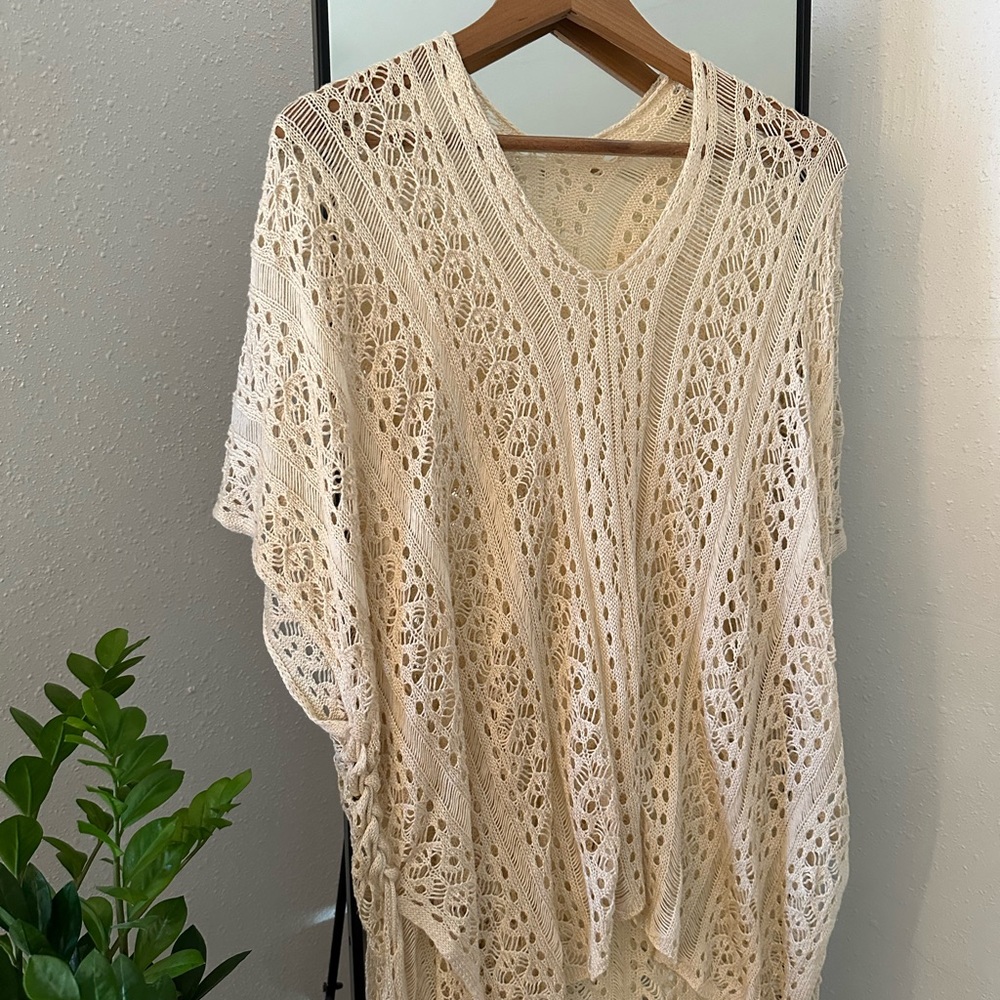 Woven coverup - one size fits most but I’d say it’s a small/medium.